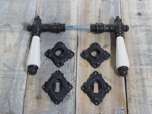 Set of 2 latches with ceramic handle, Kluntje, 2 jack rosettes, 2 rosettes Castle, for interior doors, dark brown iron