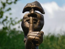 Statue The Whisperer - Bronze look - Cast iron