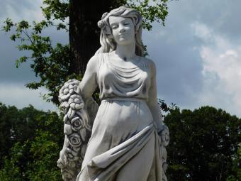 Statue of Lady with Flower Wreath - 175 cm - Stone