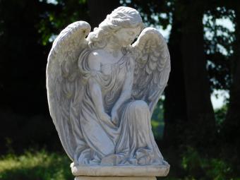 Statue Angel on Round Pedestal - 73 cm - Stone