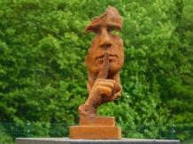Beeld de Fluisteraar - Gietijzer - zwaar