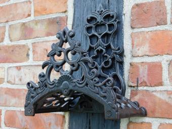 Classic Garden Hose Holder - Cast Iron
