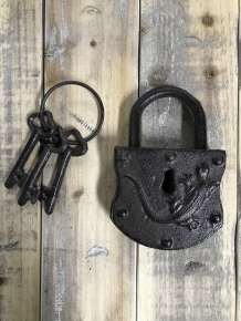Slot met sleutels, zoals antiek, gietijzer