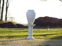 Vase on pedestal - 125 cm - Solid Stone