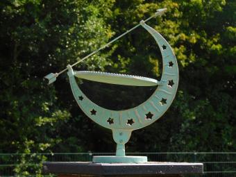 Elegante Sonnenuhr – 40 cm – Türkis – Gusseisen