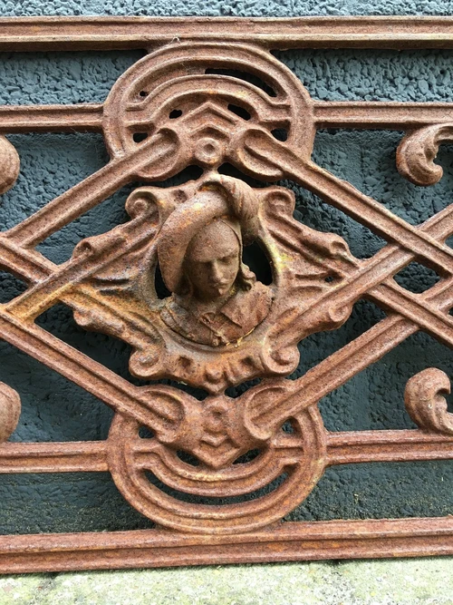 Balkongeländer, Fenstergestell, Gusseisenablage