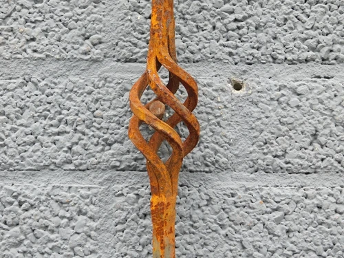 Baluster mit Zwiebel-Vortax, Treppenstil aus massivem Eisen