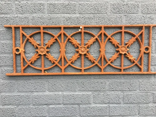 Cast iron window grill, raamrooster, massief smeedijzer, rust-bruin.