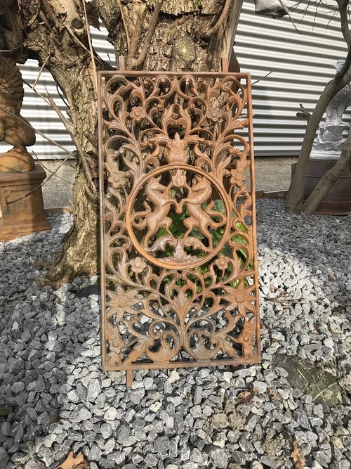 Türgitter / Fenstergitter aus Gusseisen mit kunstvollem Ornament