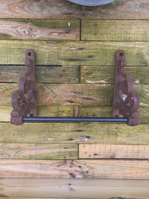 Set of beautiful heavy cast iron wall brackets,like antiques!
