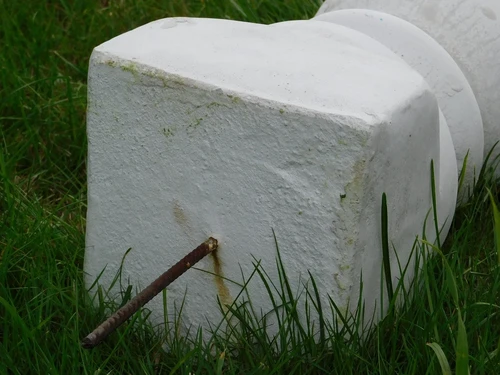 Elegant Stone Baluster Post – 90 cm High