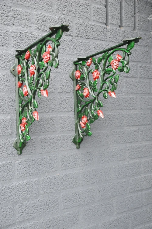 1 Beautiful -pendant rose motif, cast iron color