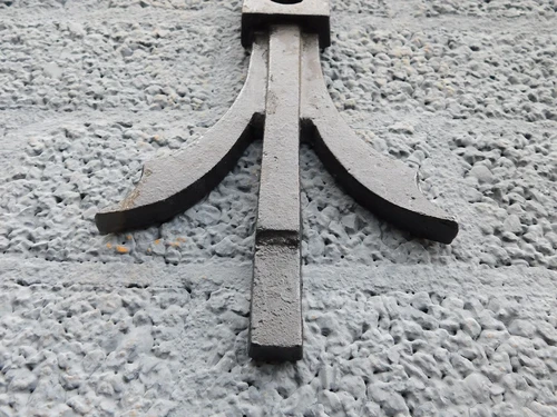 Wall anchor with screw holes – Cast iron