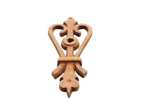 Heart-Shaped Wall Anchor – Cast Iron – Rust Finish – Classic Facade Ornament