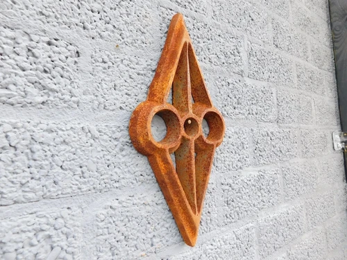 Cast Iron Wall Anchor – Diamond-shaped – Classic Façade Ornament