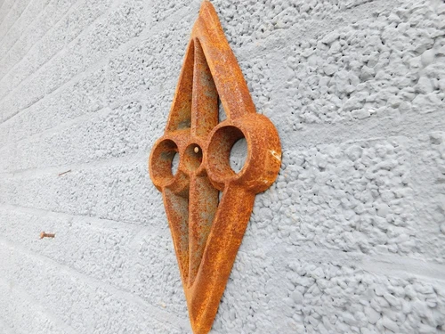 Cast Iron Wall Anchor – Diamond-shaped – Classic Façade Ornament