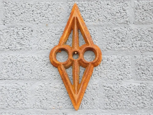 Cast Iron Wall Anchor – Diamond-shaped – Classic Façade Ornament
