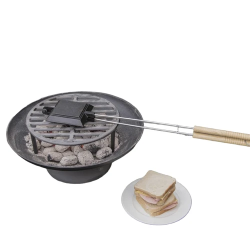 Tosti ijzer voor boven het kampvuur, fantastisch resultaat en gezellig!!