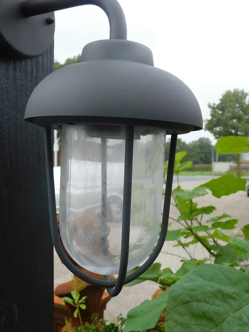 Industriële buitenlamp Travor, zwart-bruin of alu.