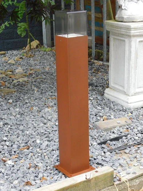 Roest kleurige / zwarte staande buitenlamp, lantaarn, smoked glas, 60cm, aluminium.