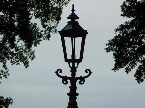 Sturdy Lamp Post - 320 cm - Cast Iron Menie Rough with Black Cap