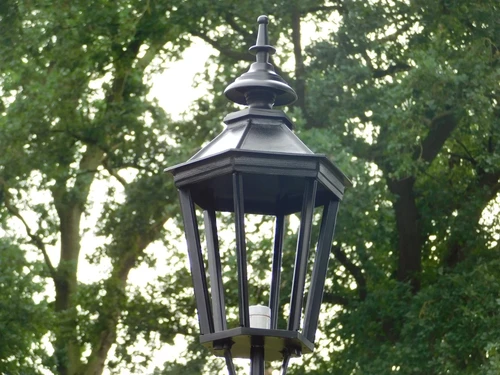 Sturdy Lamp Post - 320 cm - Cast Iron Menie Rough with Black Cap