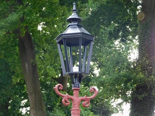 Sturdy Lamp Post - 320 cm - Cast Iron Menie Rough with Black Cap