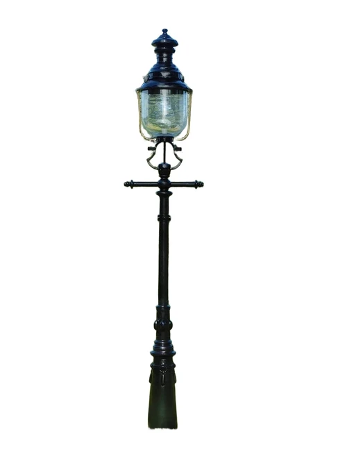 Beautiful and unique large heavy lantern pole in the colour black with really nice lamp head, 6 left!!!