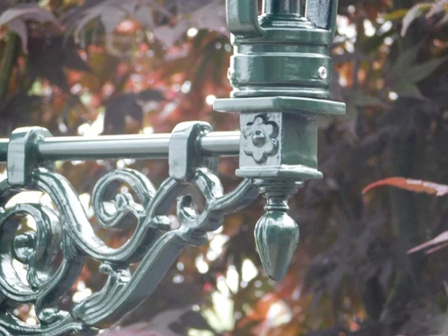 Außenleuchte / Wandleuchte, Aluminium - grün, Schlossarm + kleiner Schirm