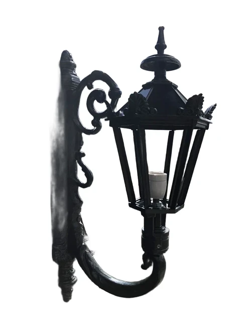 Schöne ländliche Außenlampe Maastricht, schwarz.