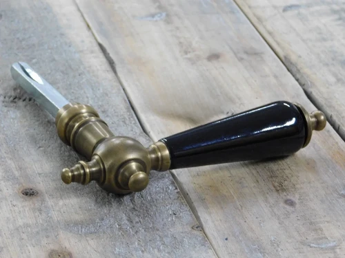 1 Door Latch Brass with Ceramic Handle Black - Includes Thorn