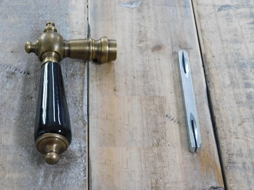 1 Door Latch Brass with Ceramic Handle Black - Includes Thorn