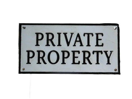Alter Wandteller - Privatbesitz - Gusseisen