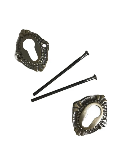 Slotrozetset ''kasteel'' van gepatineerd messing, veiligheids rozetten.