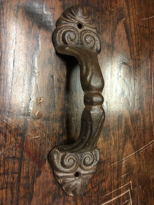 Door handle made of cast iron, Breed oil, attractive handle.