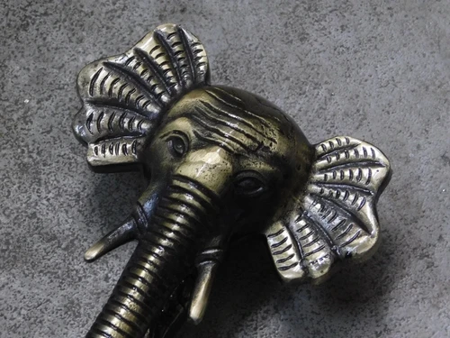 Door knocker elephant - patinated brass