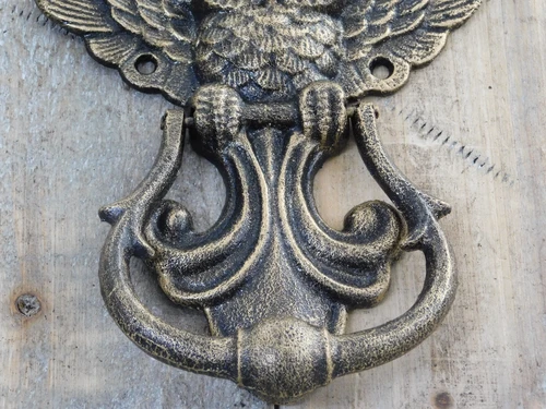 Fantastischer Türklopfer mit Eulenmotiv, antike Bronze.