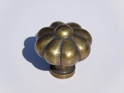 Flower Knob - 39 mm - Antique Brass - Solid