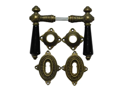 Set Deurbeslag VI - Antiek Messing met Zwarte Keramische grepen - Incl. Rozetten