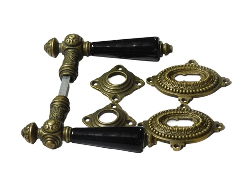 Set Deurbeslag VI - Antiek Messing met Zwarte Keramische grepen - Incl. Rozetten