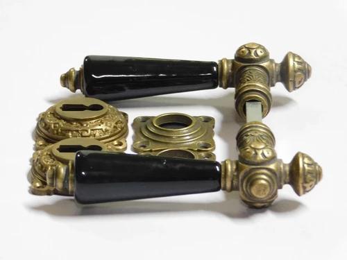 Set Deurbeslag XI - Antiek Messing met Zwarte Keramische grepen - Incl. Rozetten
