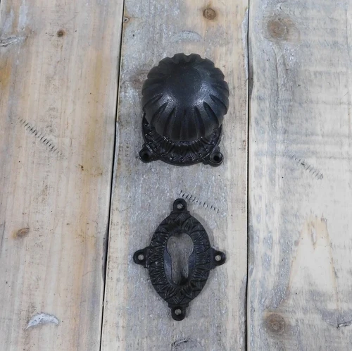 Deurknop 52mm met schroef, 1 knop rozet en 1 lock-rozet PZ, antiek ijzer bruin
