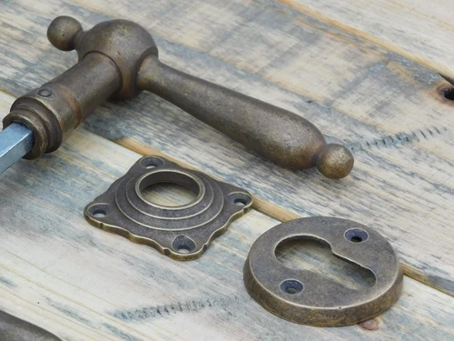 Set Türbeschläge PZ - Griffe und Rosetten - Gebürstetes Messing