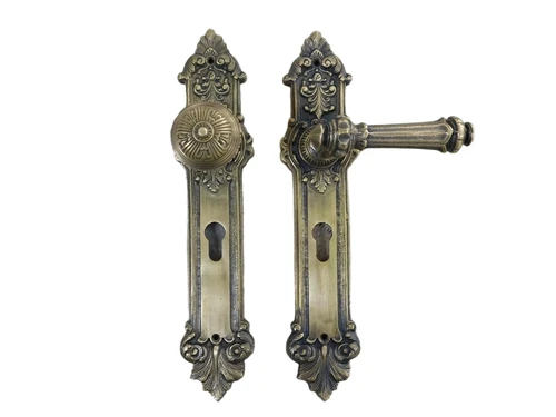 Set deurbeslag voor de (huis)deur: antiek messing oprichter tijd, PC 92.