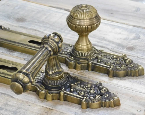 Set deurbeslag voor de (huis)deur: antiek messing oprichter tijd, PC 92.