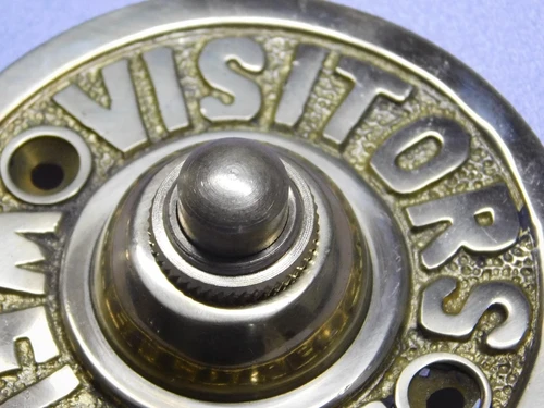 Doorbell “'Visitors Welcome”' - 8 cm - Brass