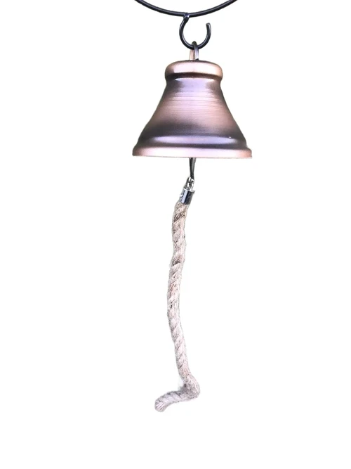 Een mooie deurbel, hangende voor een deur, erg leuk!