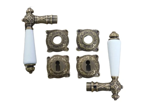 Set van deurbeslag-als antiek: 2 deurkrukken, 2 Rosette, 2 lock wapenschild, gepatineerd messing