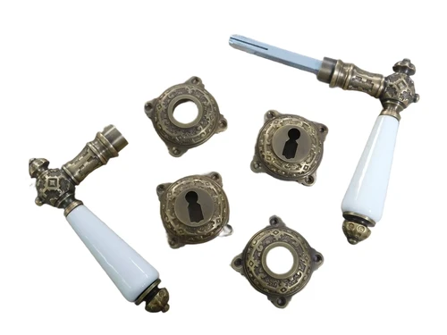 Set van deurbeslag-als antiek: 2 deurkrukken, 2 Rosette, 2 lock wapenschild, gepatineerd messing