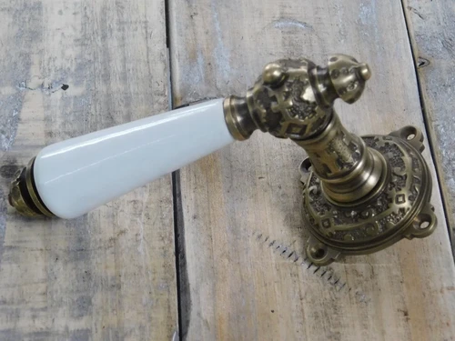 Set van deurbeslag-als antiek: 2 deurkrukken, 2 Rosette, 2 lock wapenschild, gepatineerd messing